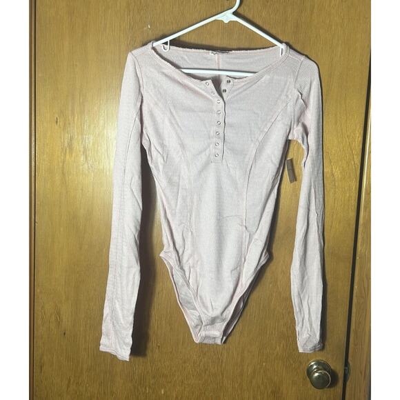 Free People Sloane Bodysuit Henley Knit Long Sleeve Pink Nectar X-Small NEW - Picture 1 of 10